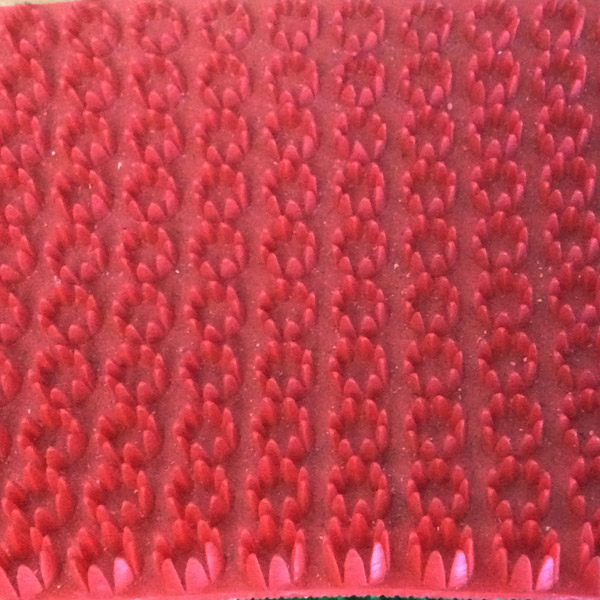 Thảm nhựa hoa cúc màu đỏ