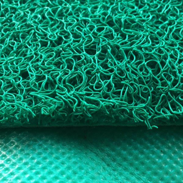 Thảm nhựa rối màu xanh lá