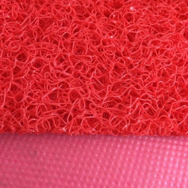 Thảm nhựa rối màu đỏ