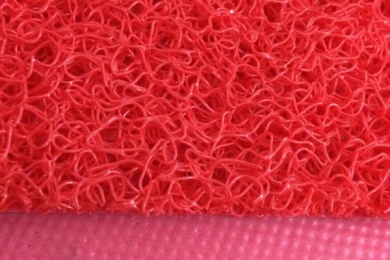 Thảm nhựa rối màu đỏ
